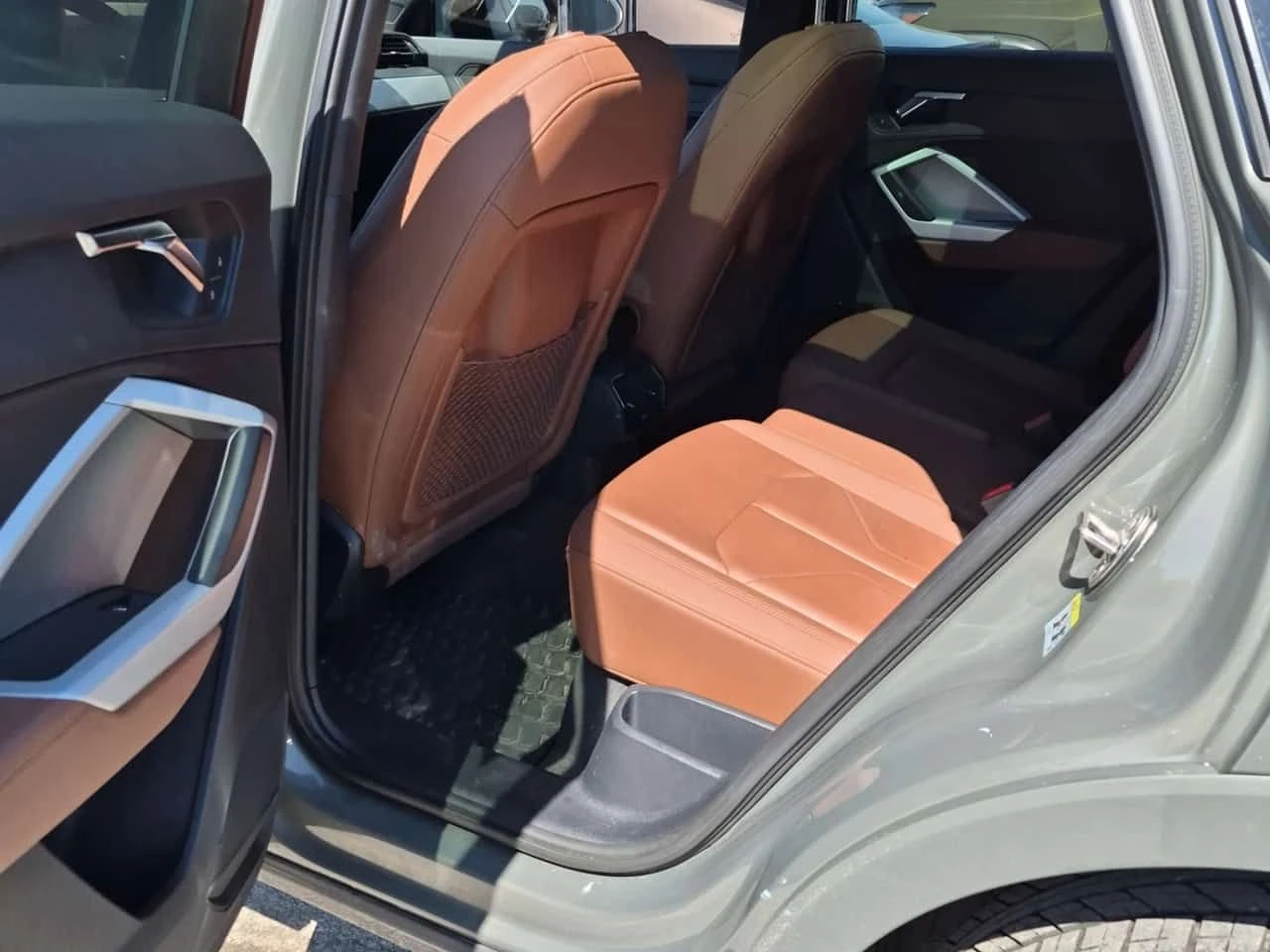Audi Q3 KOMFORT/CARFAX/НАРДО ГРЕЙ/ПОДГРЕВ/ПАНОРАМА, снимка 11 - Автомобили и джипове - 55213789
