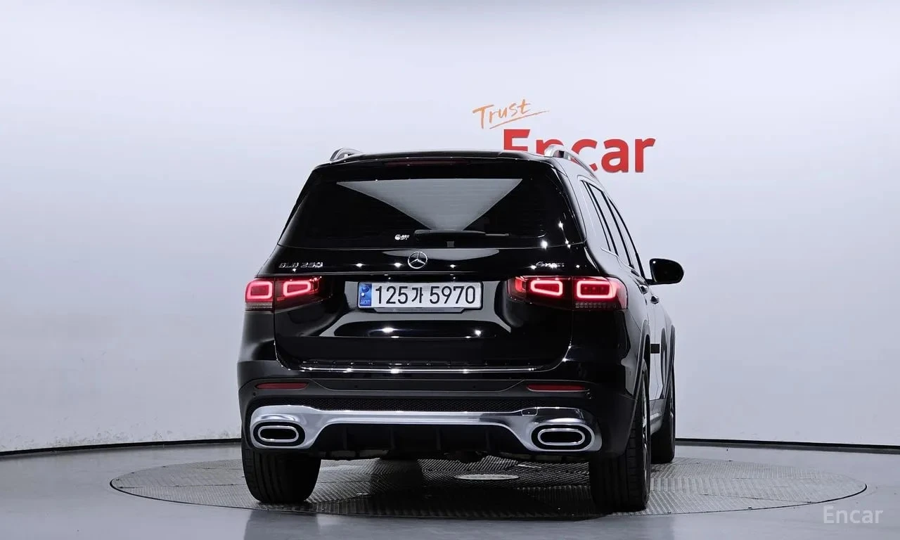 Mercedes-Benz GLB 250 АМГ ПАКЕТ/4MATIC/ЛЕНТИ/АМБИЕНТНО/ПОДГРЕВ/ПАНОРАМА, снимка 4 - Автомобили и джипове - 55904262