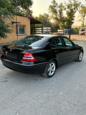 Mercedes-Benz 220, снимка 4