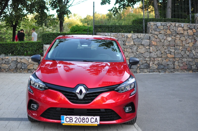 Renault Clio, снимка 2 - Автомобили и джипове - 47265921