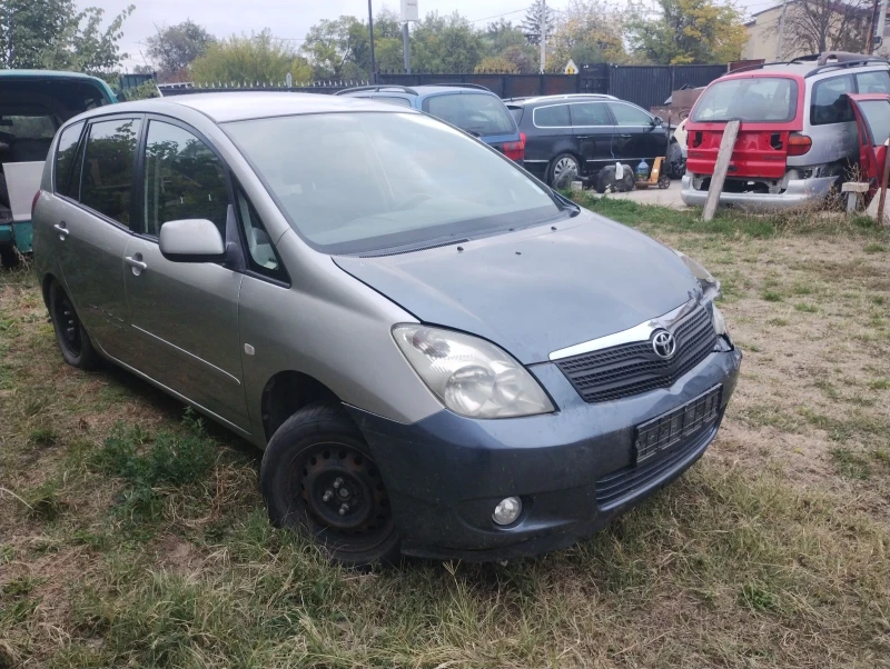 Toyota Corolla verso 2 бр.1.6 бензин и 2.0 d4d, снимка 11 - Автомобили и джипове - 52395565