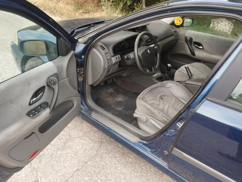 Renault Laguna 1.9 120 КС , снимка 6 - Автомобили и джипове - 52289040
