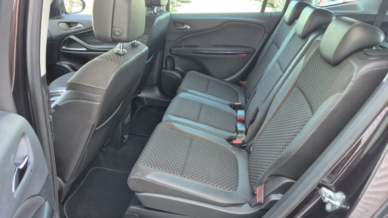 Opel Zafira 2.0 диз 130к.с Автомат, снимка 13 - Автомобили и джипове - 52120494
