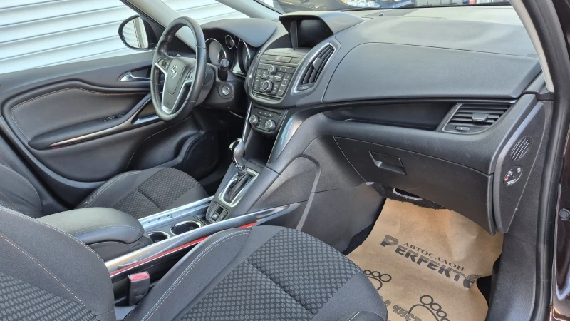 Opel Zafira 2.0 диз 130к.с Автомат, снимка 14 - Автомобили и джипове - 52120494