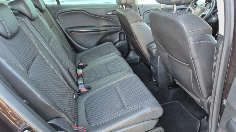 Opel Zafira 2.0 диз 130к.с Автомат, снимка 15 - Автомобили и джипове - 52120494