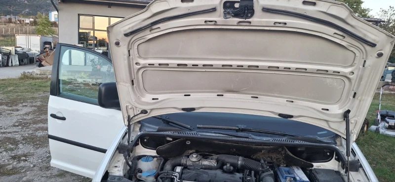 VW Caddy, снимка 7 - Автомобили и джипове - 52140369