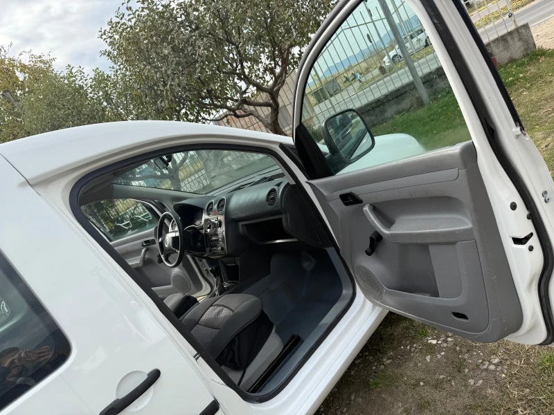 VW Caddy, снимка 10 - Автомобили и джипове - 52140369