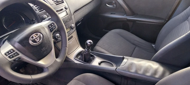 Toyota Avensis 2.0 126кс 6ск, снимка 8 - Автомобили и джипове - 52615319