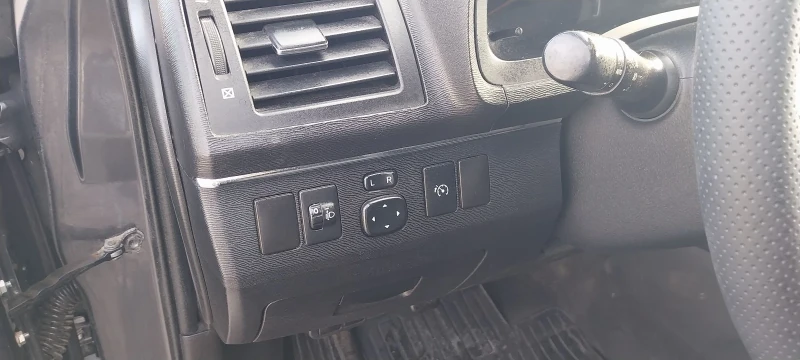 Toyota Avensis 2.0 126кс 6ск, снимка 9 - Автомобили и джипове - 52615319