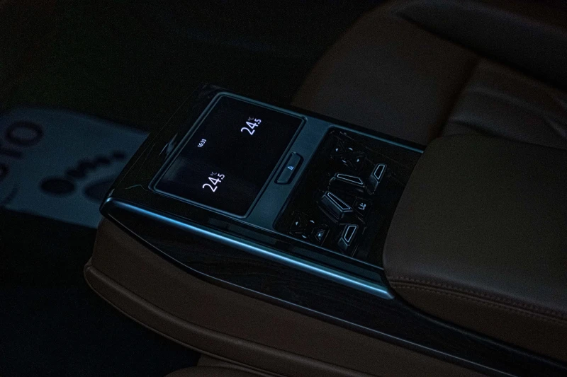 Audi A8 55TFSI/Long/RSE/Камера 360/Обдухване/Quattro/, снимка 10 - Автомобили и джипове - 52623777