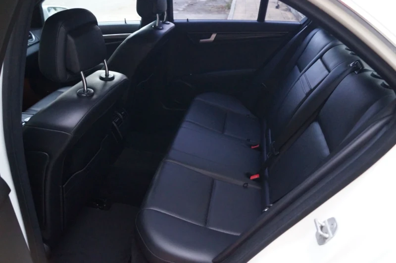 Mercedes-Benz C 300 C300 4matic, снимка 9 - Автомобили и джипове - 52732318