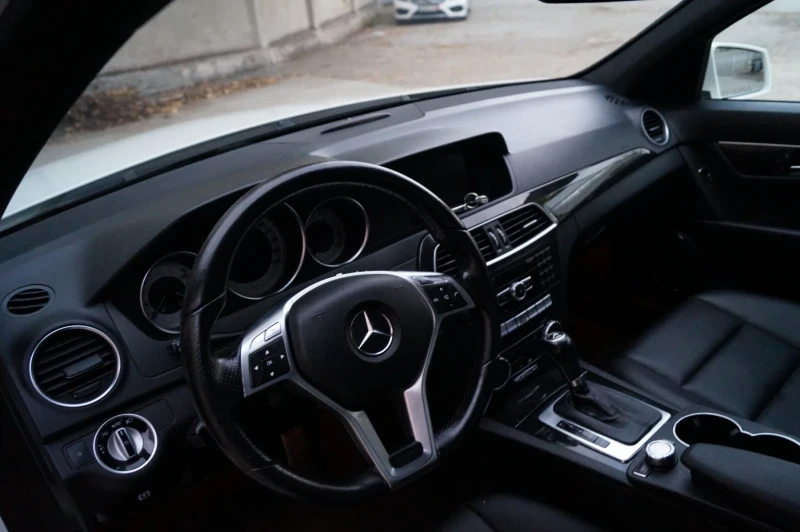 Mercedes-Benz C 300 C300 4matic, снимка 11 - Автомобили и джипове - 52732318