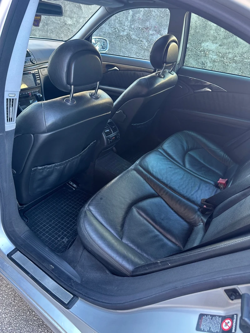 Mercedes-Benz E 270 2.7CDI, снимка 11 - Автомобили и джипове - 53456855