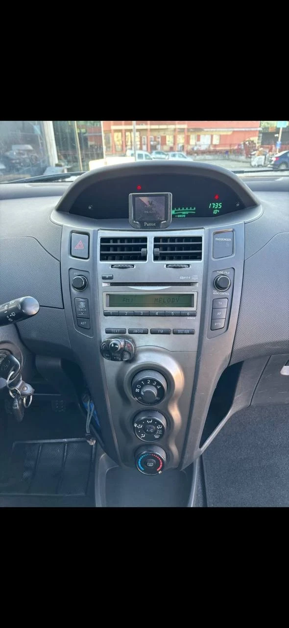 Toyota Yaris  - изображение 8