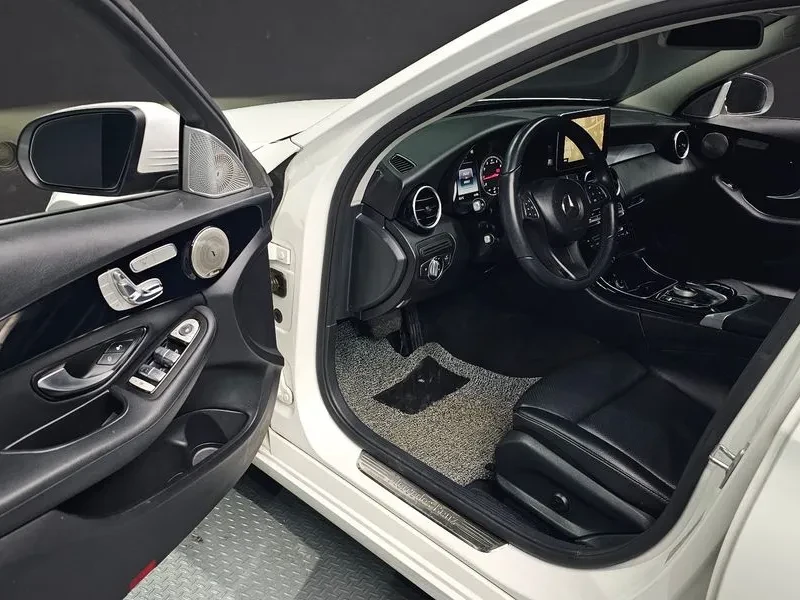 Mercedes-Benz C 200 САМО 30% АВАНС, снимка 11 - Автомобили и джипове - 55947075