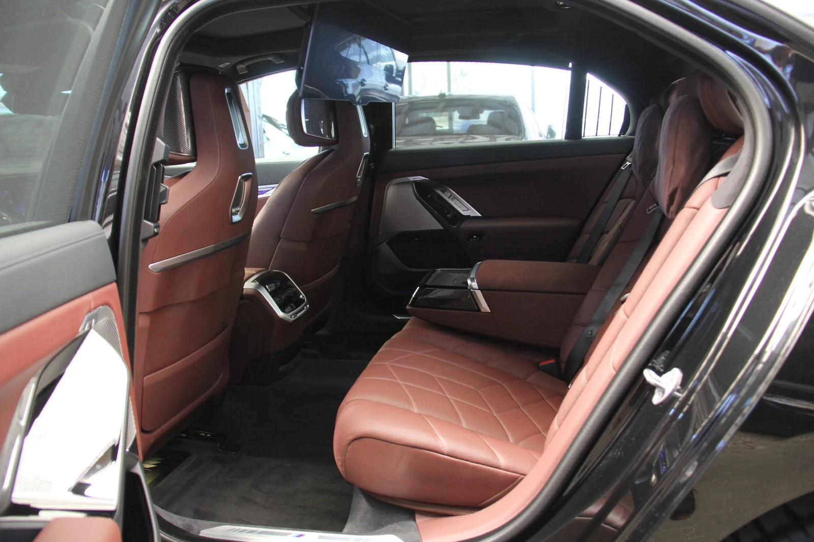 BMW 760  V8/SWAROWSKI/Xdrive/Theater Scr/M-Pack/Bower&Wilk | Mobile.bg   15