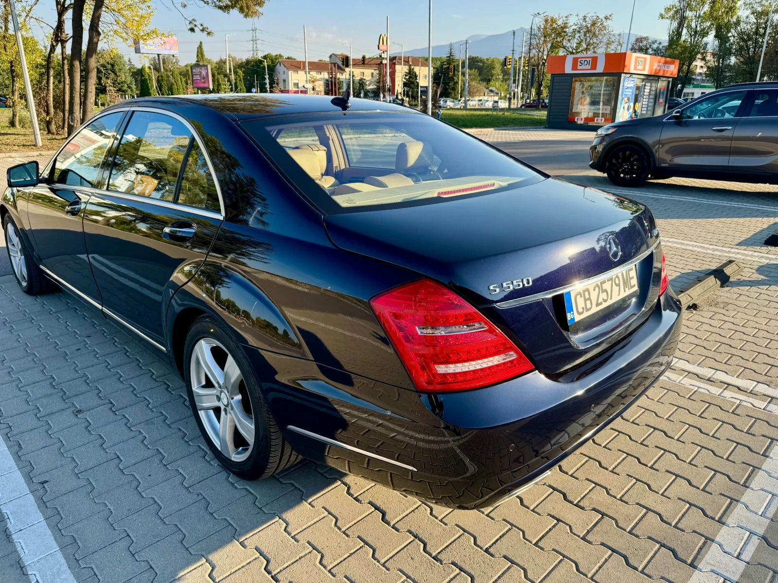 Mercedes-Benz S 550 4MATIC Kato Nova - изображение 5
