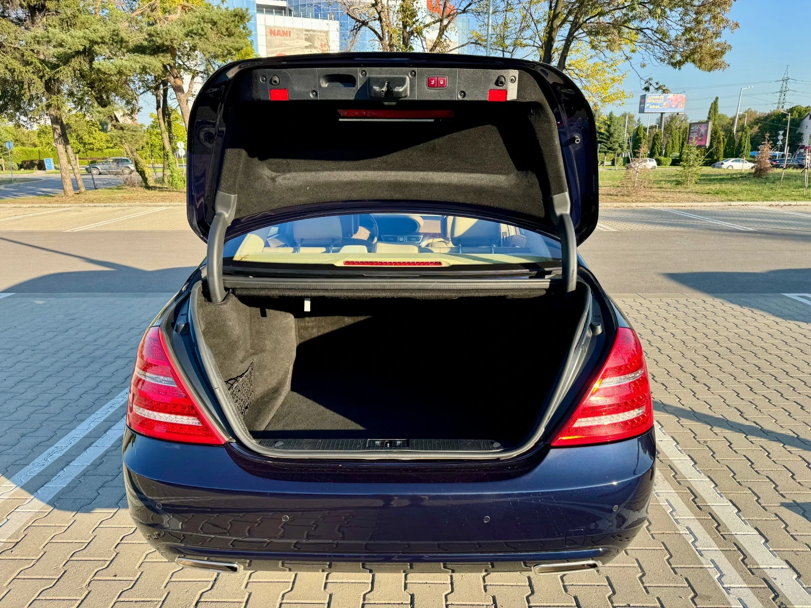 Mercedes-Benz S 550 4MATIC Kato Nova - изображение 7