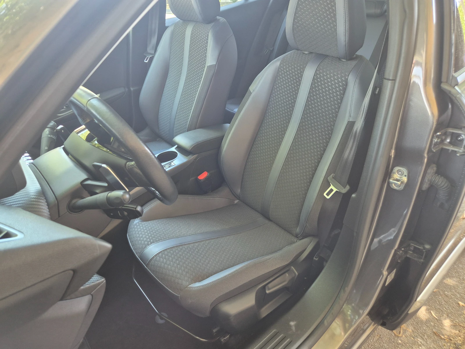 Peugeot 2008 Digital 3D i-cockpit/S&S EAT8/Cam - изображение 7