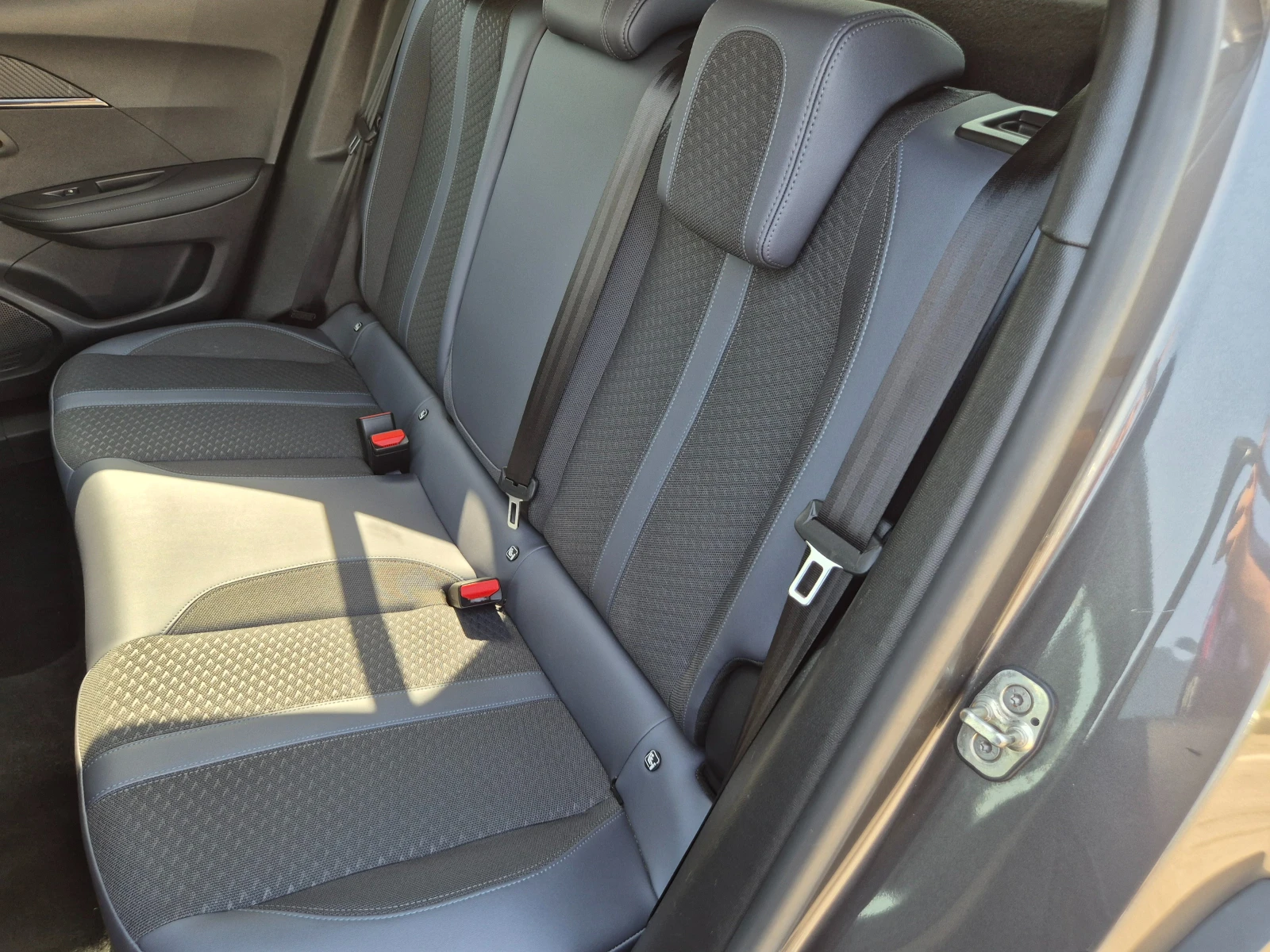 Peugeot 2008 Digital 3D i-cockpit/S&S EAT8/Cam - изображение 9