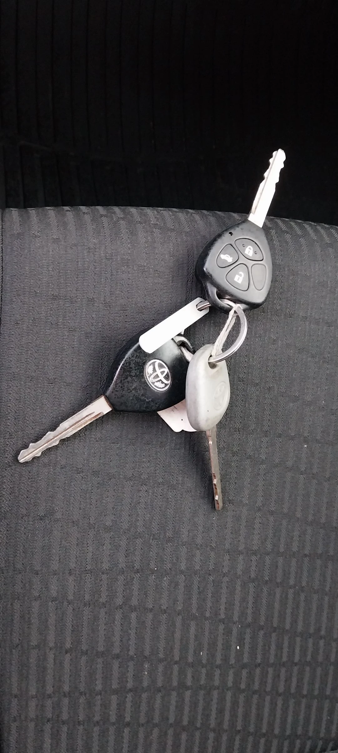 Toyota Avensis 2.0 126�� 6�� | Mobile.bg � ����������� 11