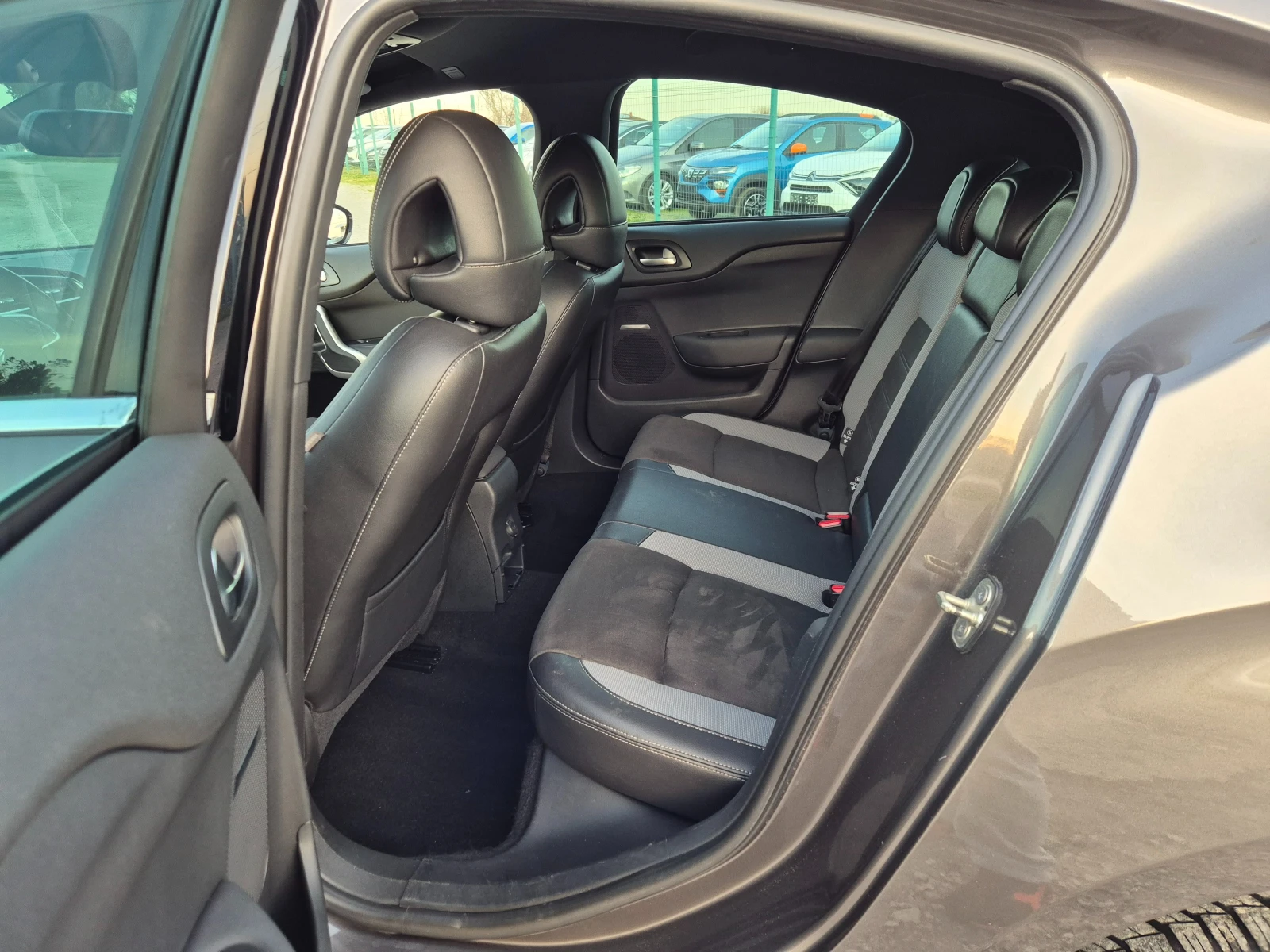 DS DS 4 1.2i, снимка 12 - Автомобили и джипове - 53807608