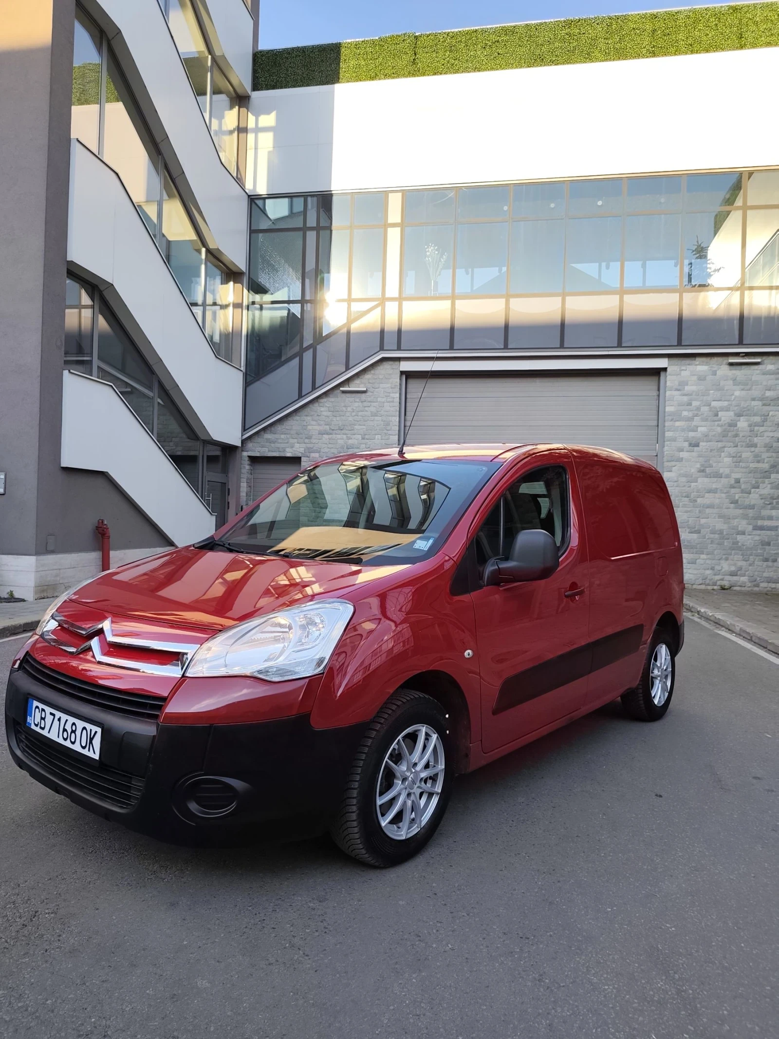 Citroen Berlingo 1.6HDI ТОП , NAVI , УНИКАЛЕН 100хил.км, снимка 3 - Автомобили и джипове - 54842528