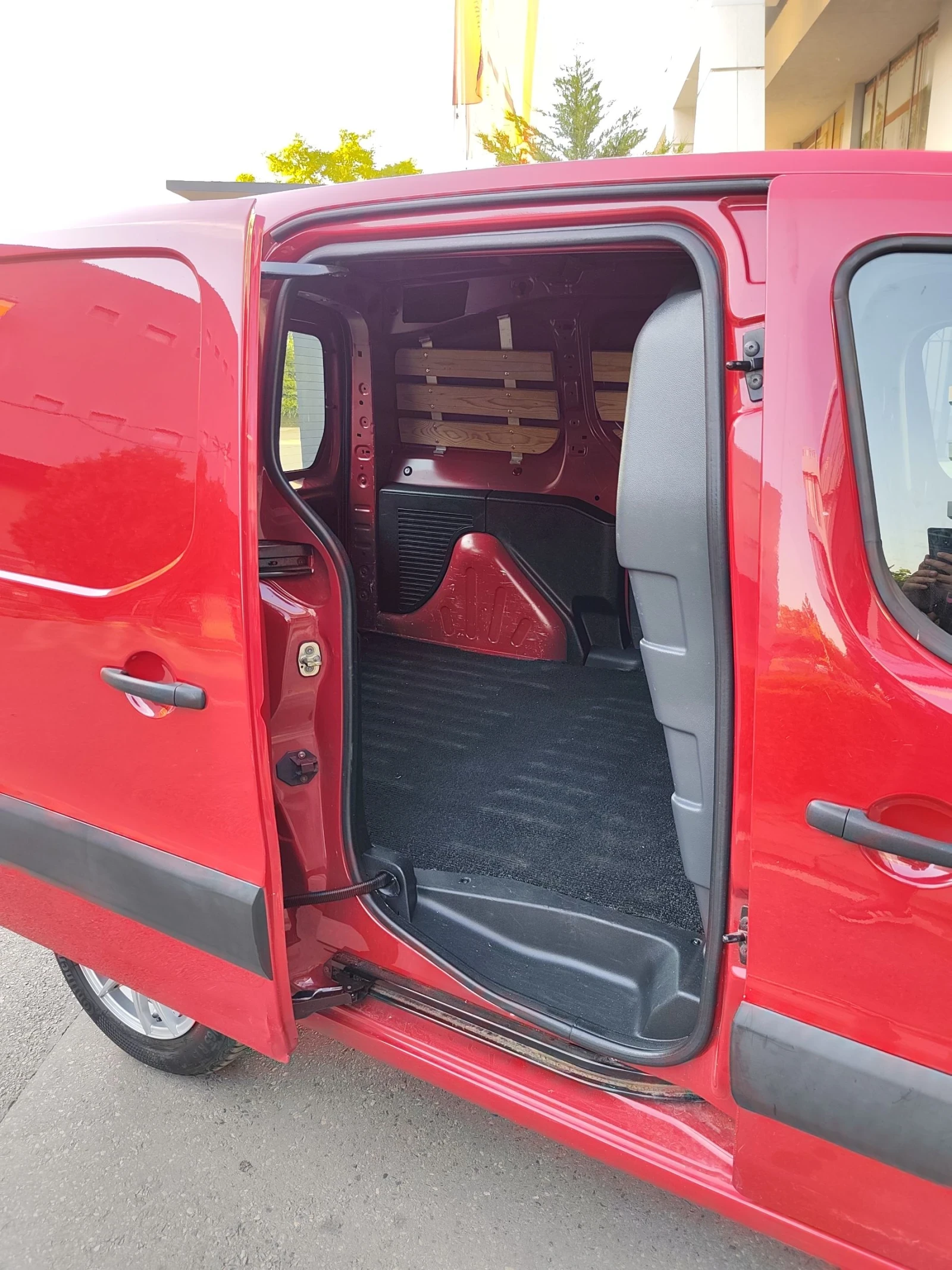 Citroen Berlingo 1.6HDI ТОП , NAVI , УНИКАЛЕН 100хил.км, снимка 14 - Автомобили и джипове - 54842528