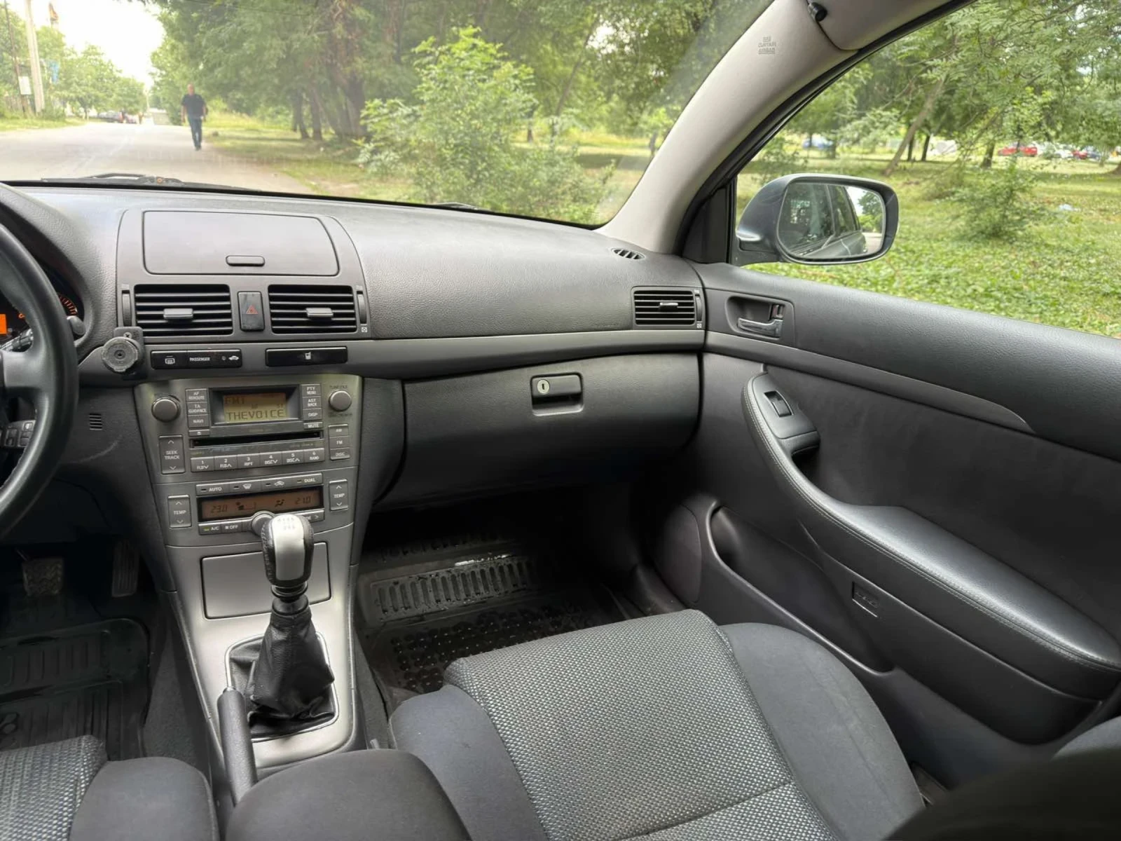 Toyota Avensis, снимка 14 - Автомобили и джипове - 54873395