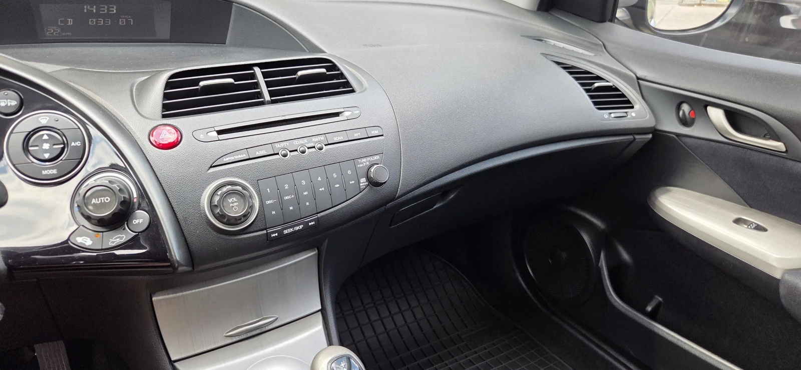 Honda Civic 8, снимка 8 - Автомобили и джипове - 55102978