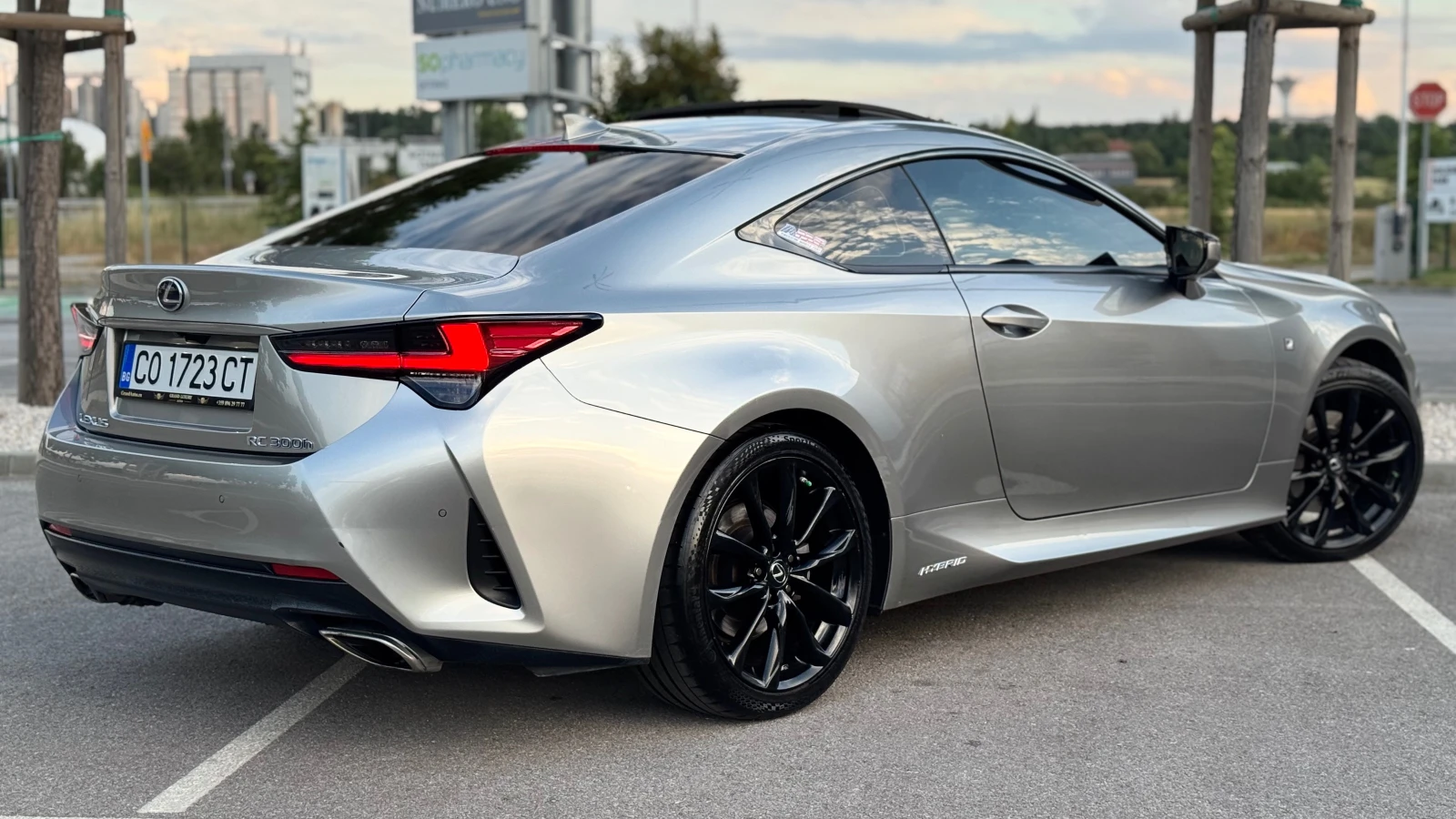 Lexus RC 300h, снимка 6 - Автомобили и джипове - 55226495