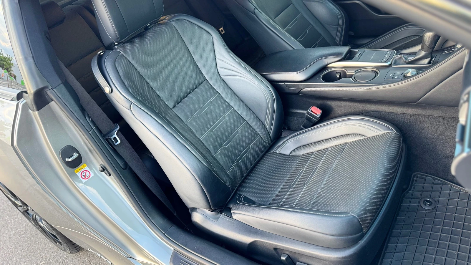Lexus RC 300h, снимка 9 - Автомобили и джипове - 55226495