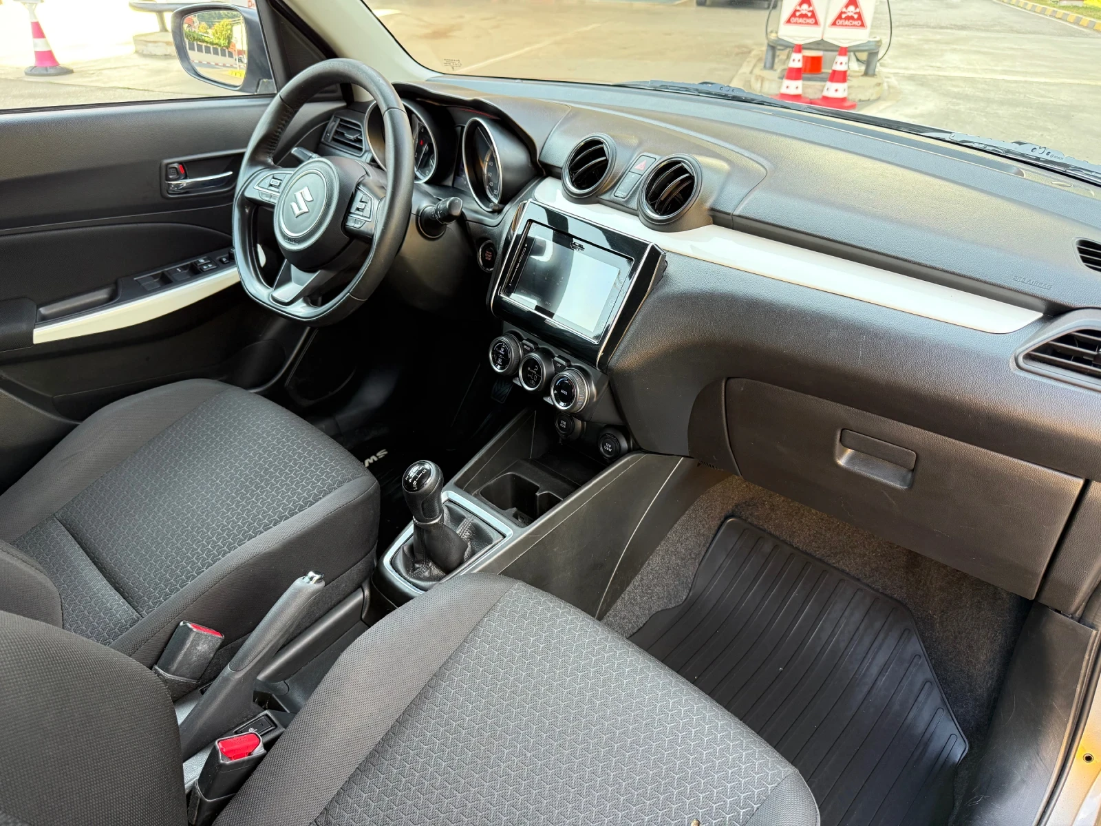 Suzuki Swift 1.2i Hybrid/Нави/Камера/Дистроник/Подгрев, снимка 15 - Автомобили и джипове - 55805625