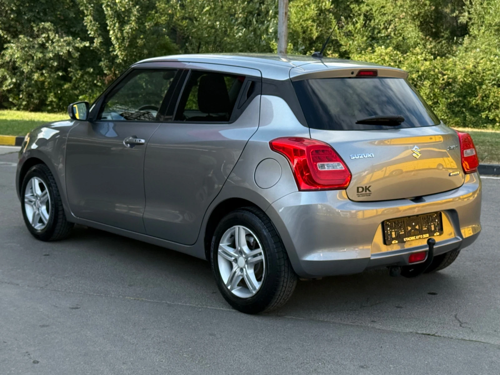 Suzuki Swift 1.2i Hybrid/Нави/Камера/Дистроник/Подгрев, снимка 8 - Автомобили и джипове - 55805625