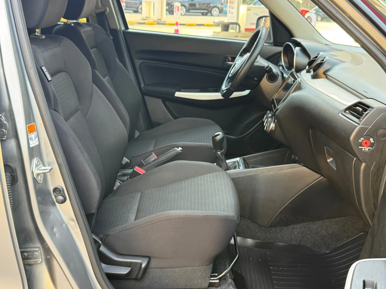 Suzuki Swift 1.2i Hybrid/Нави/Камера/Дистроник/Подгрев, снимка 14 - Автомобили и джипове - 55805625