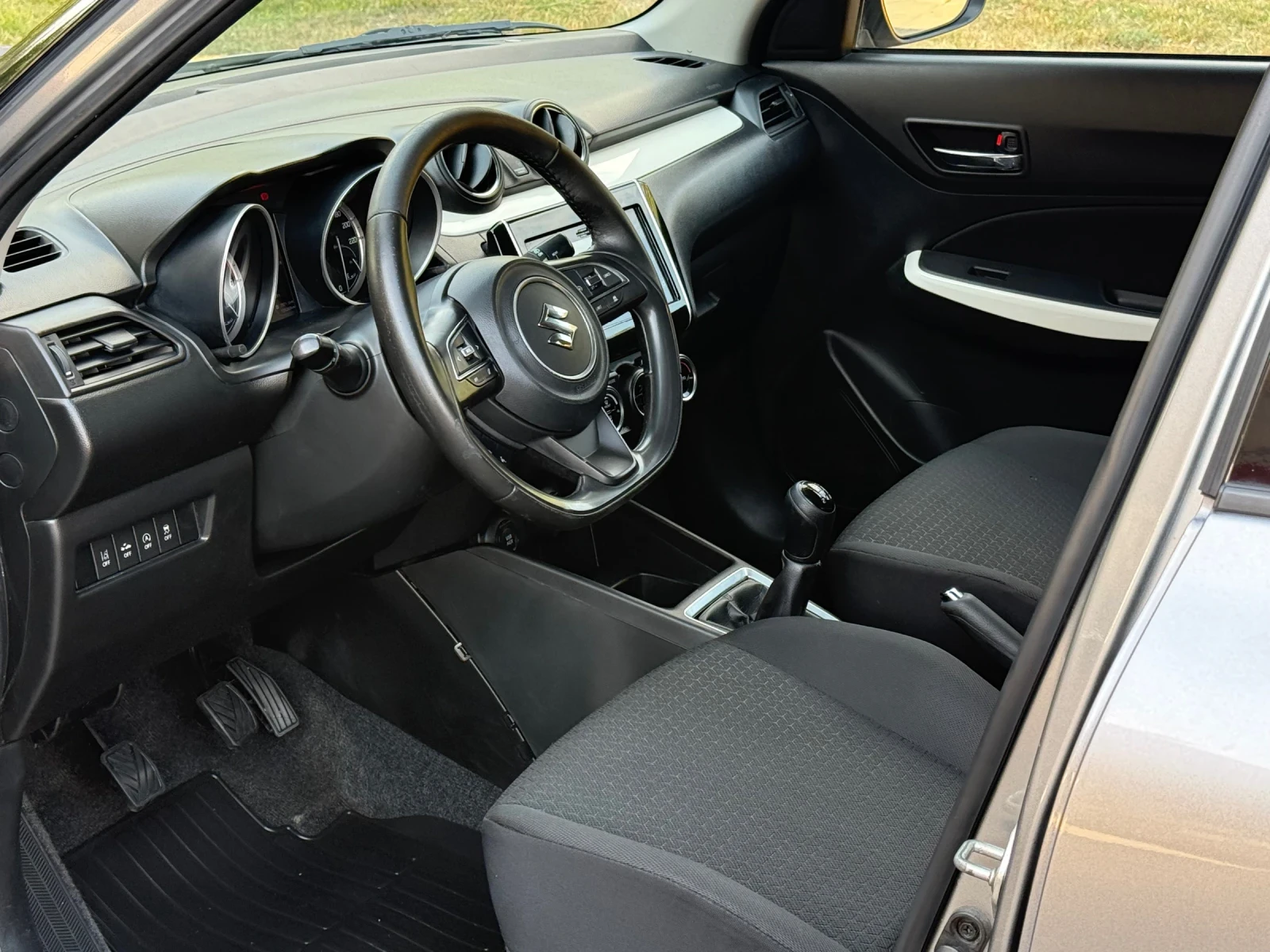 Suzuki Swift 1.2i Hybrid/Нави/Камера/Дистроник/Подгрев, снимка 10 - Автомобили и джипове - 55805625