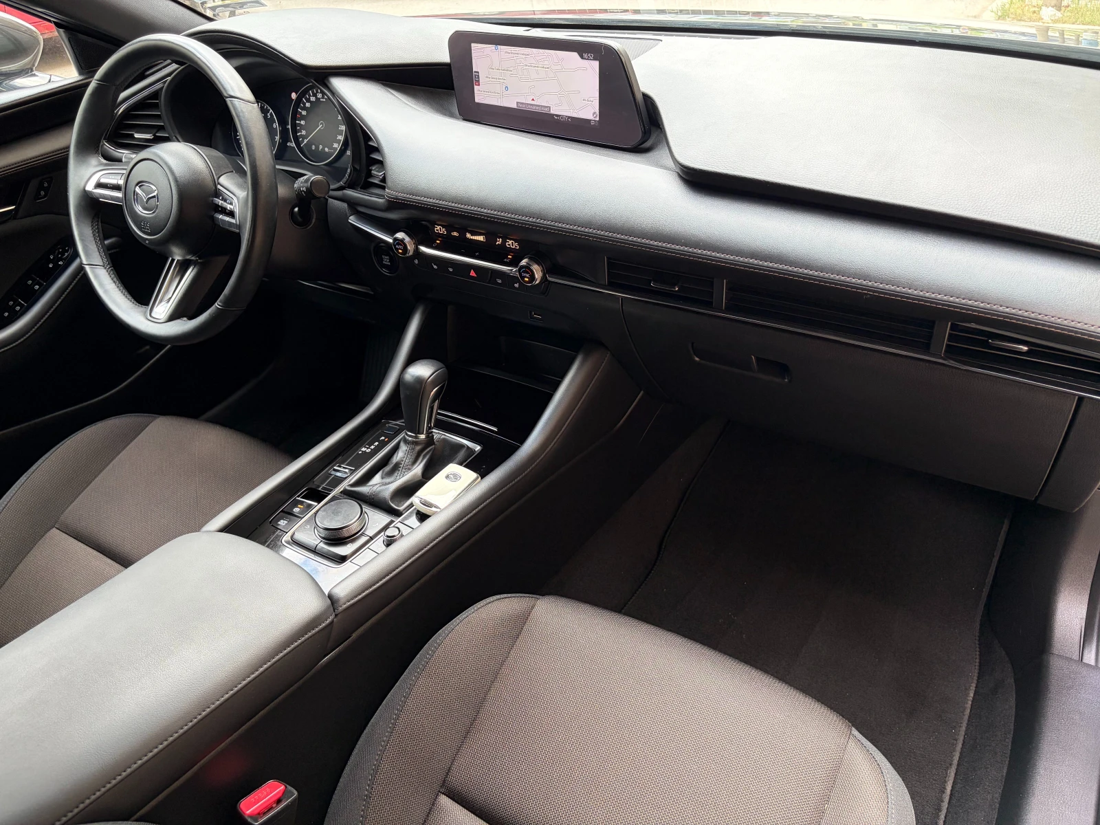 Mazda 3 2.0 e-SkyActiv-G, снимка 11 - Автомобили и джипове - 55823882