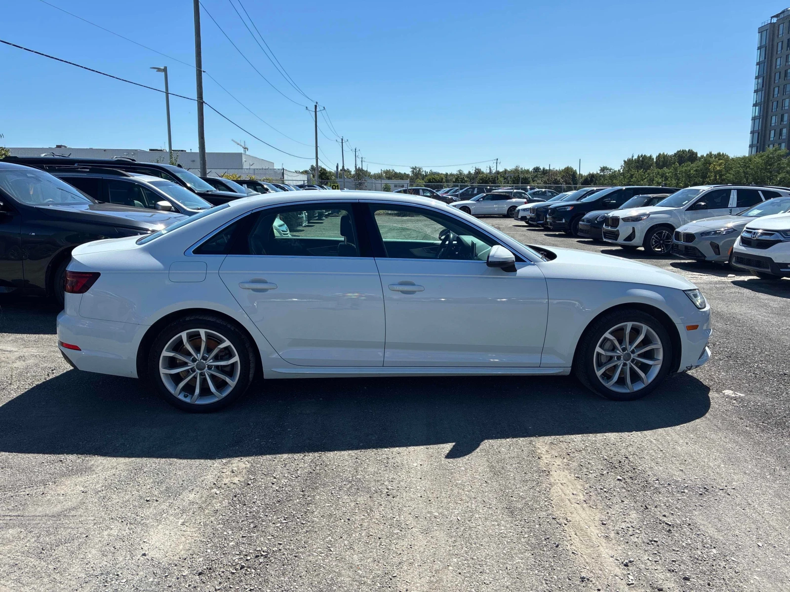 Audi A4 PROGRESSIV/ПОДГРЕВ/ПАНО/НАВИ/CARFAX/КЛИП, снимка 3 - Автомобили и джипове - 55906160