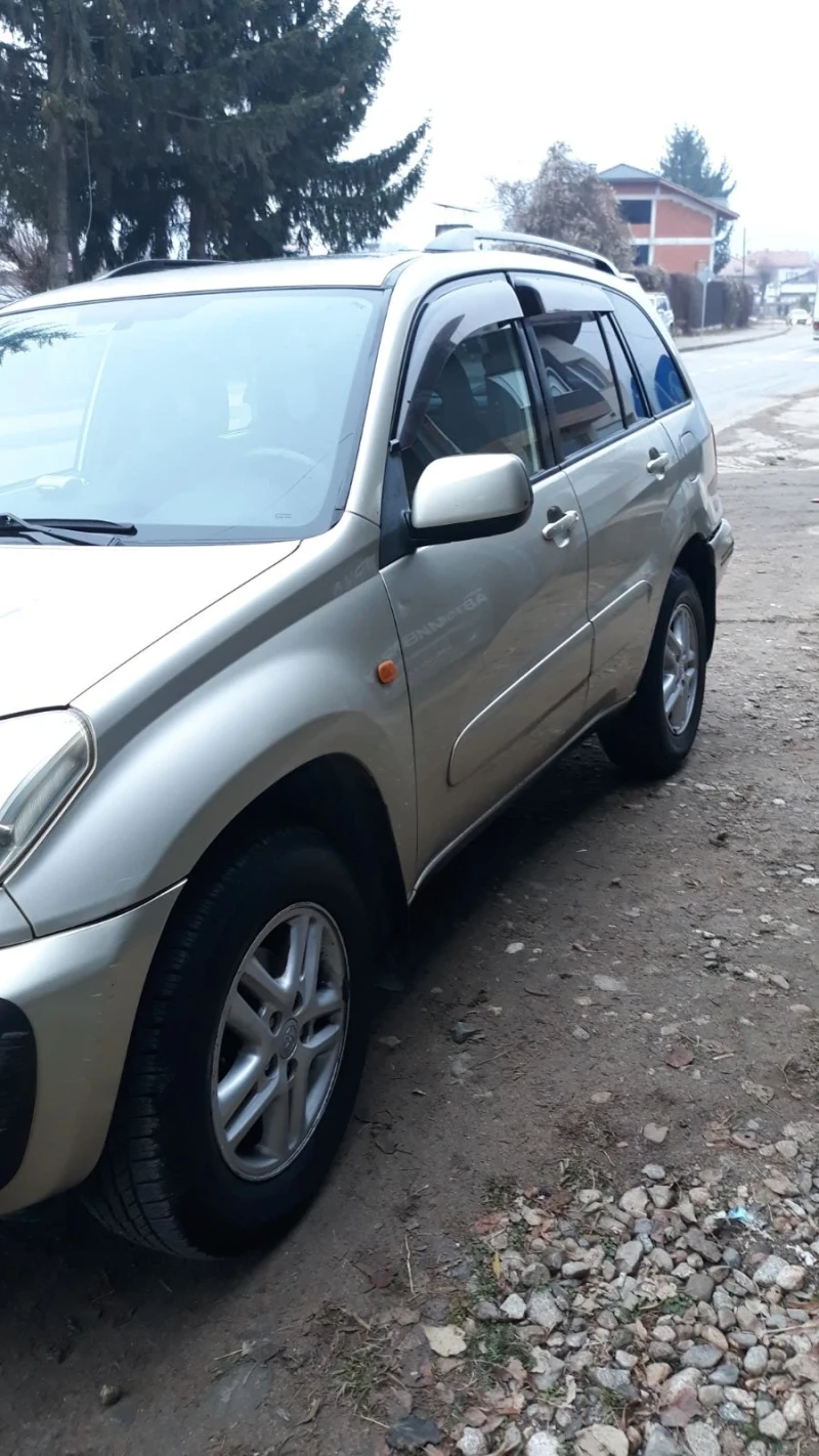 Toyota Rav4 2.0, снимка 3 - Автомобили и джипове - 48169879