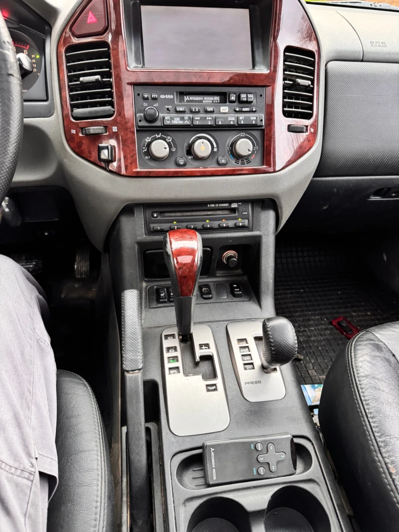 Mitsubishi Pajero 3.2Di-D Automatic кожа Нова помпа, снимка 9 - Автомобили и джипове - 48321374