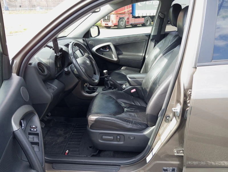 Toyota Rav4, снимка 1 - Автомобили и джипове - 49272134