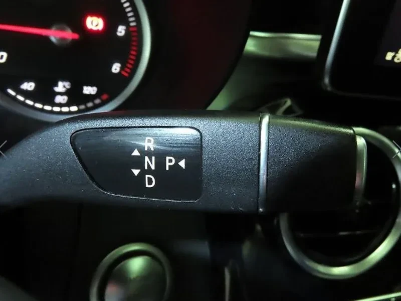 Mercedes-Benz GLC 220 D 4Matic, снимка 12 - Автомобили и джипове - 55785816