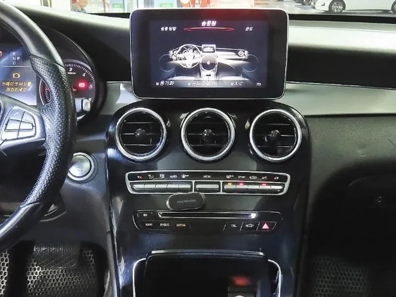 Mercedes-Benz GLC 220 D 4Matic, снимка 11 - Автомобили и джипове - 55785816