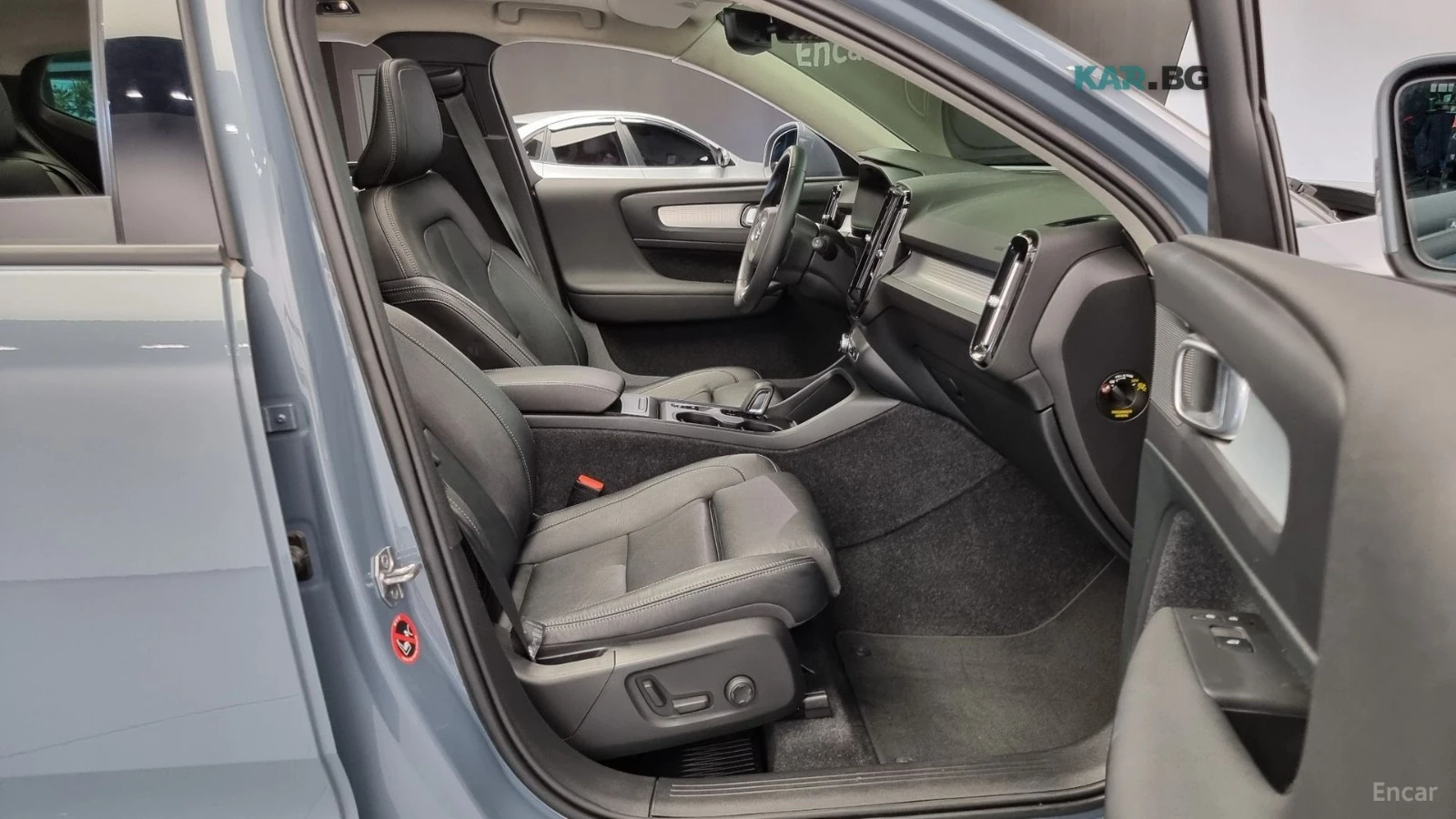 Volvo XC40 * MOMENTUM* ПАНО* KEYLESS* Camera* ПОДГРЕВ* , снимка 10 - Автомобили и джипове - 55086715