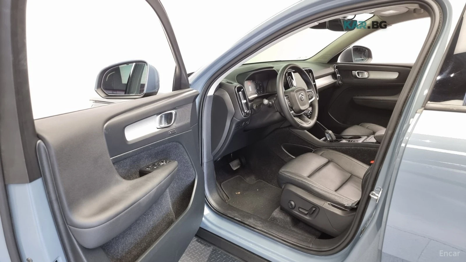 Volvo XC40 * MOMENTUM* ПАНО* KEYLESS* Camera* ПОДГРЕВ* , снимка 11 - Автомобили и джипове - 55086715