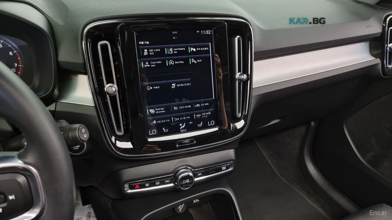 Volvo XC40 * MOMENTUM* ПАНО* KEYLESS* Camera* ПОДГРЕВ* , снимка 14 - Автомобили и джипове - 55086715