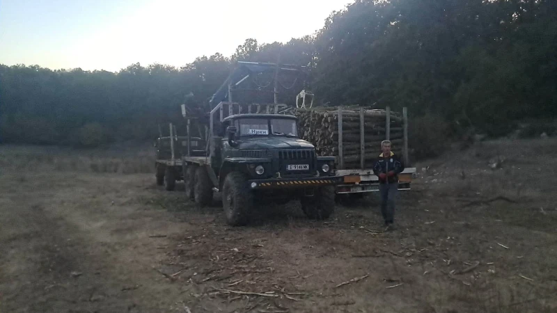 Ural 4320 Кран, снимка 2 - Камиони - 53411925