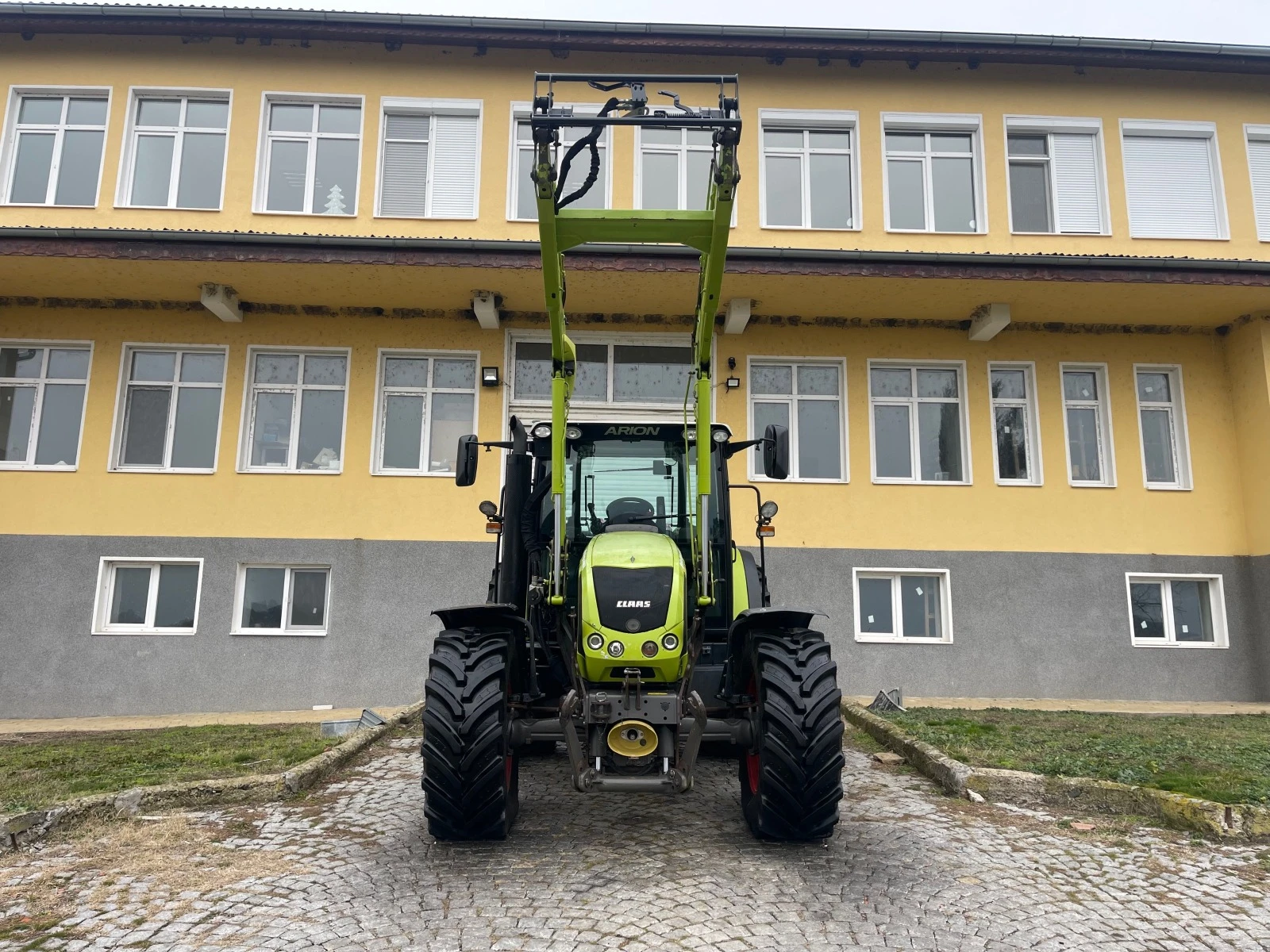 Трактор Claas ARION 420 С ТОВАРАЧ ЛИЗИНГ - изображение 2