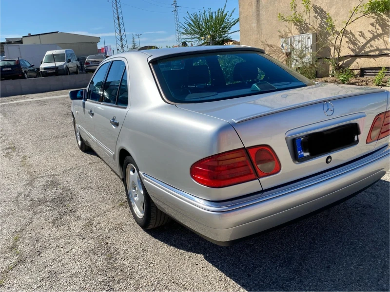 Mercedes-Benz E 250 Авангаргд, снимка 3 - Автомобили и джипове - 47569234