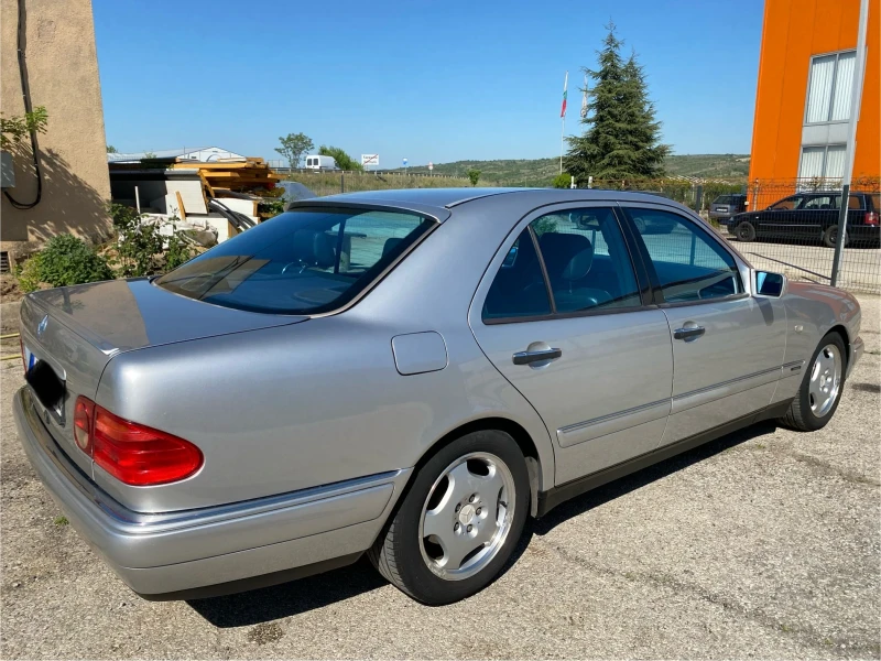 Mercedes-Benz E 250 Авангаргд, снимка 4 - Автомобили и джипове - 47569234